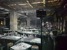 泰国曼谷一酒吧突发大火致27人遇难 逃生通道受阻引发严重公共安全反思